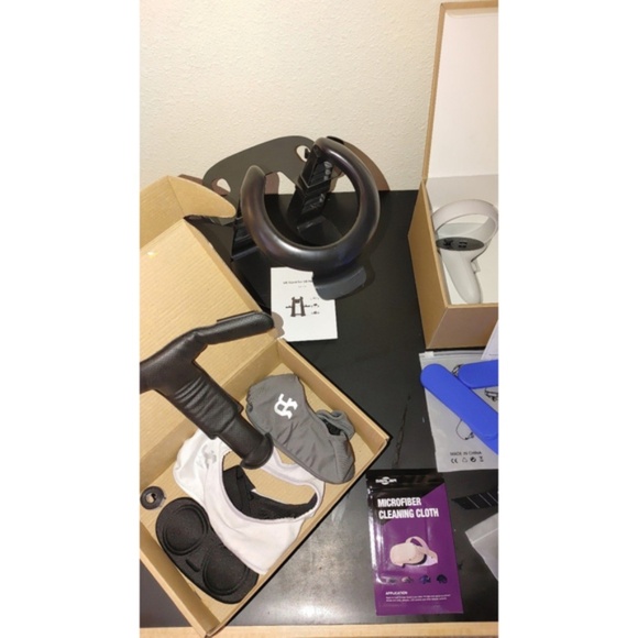 Meta Oculus Quest 2 256GB VR Gaming Headset/Accessories High-Resolution White - Picture 6 of 9